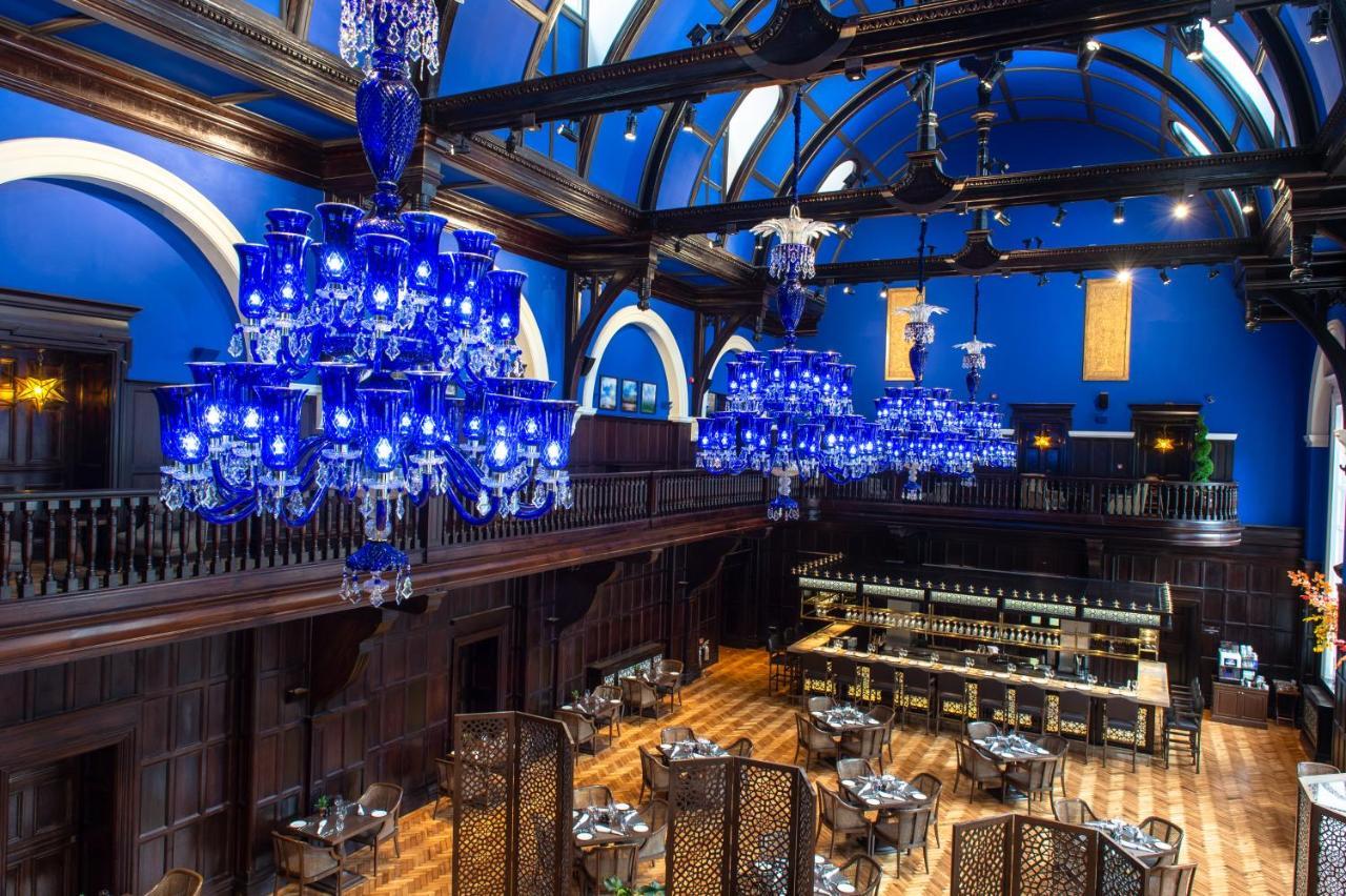 The Lalit London Londres Exterior foto The interior of Blue Water