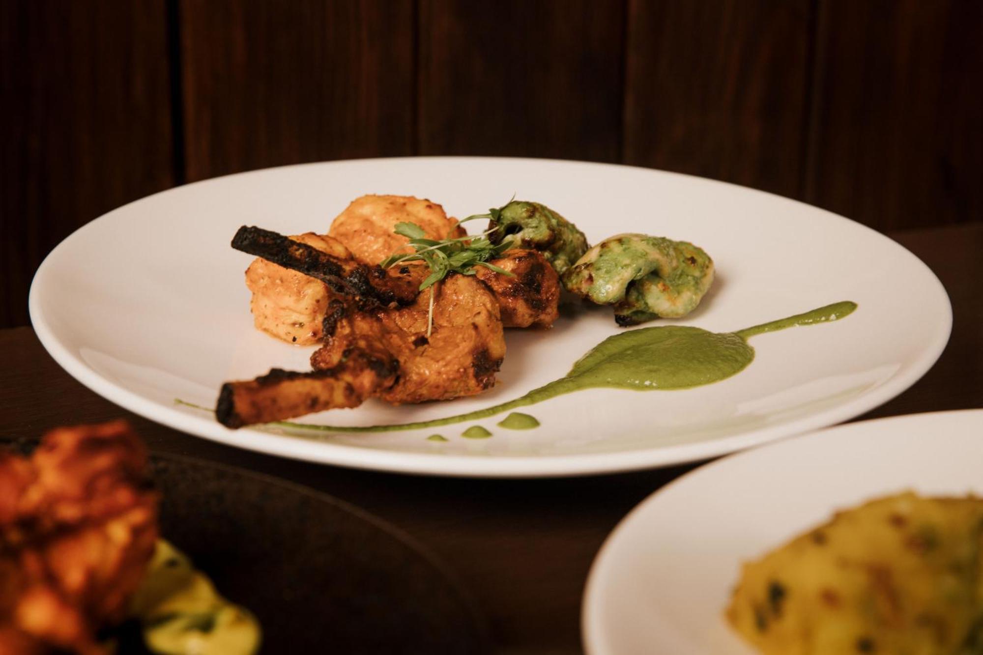 The Lalit London Londres Exterior foto Chicken Tikka