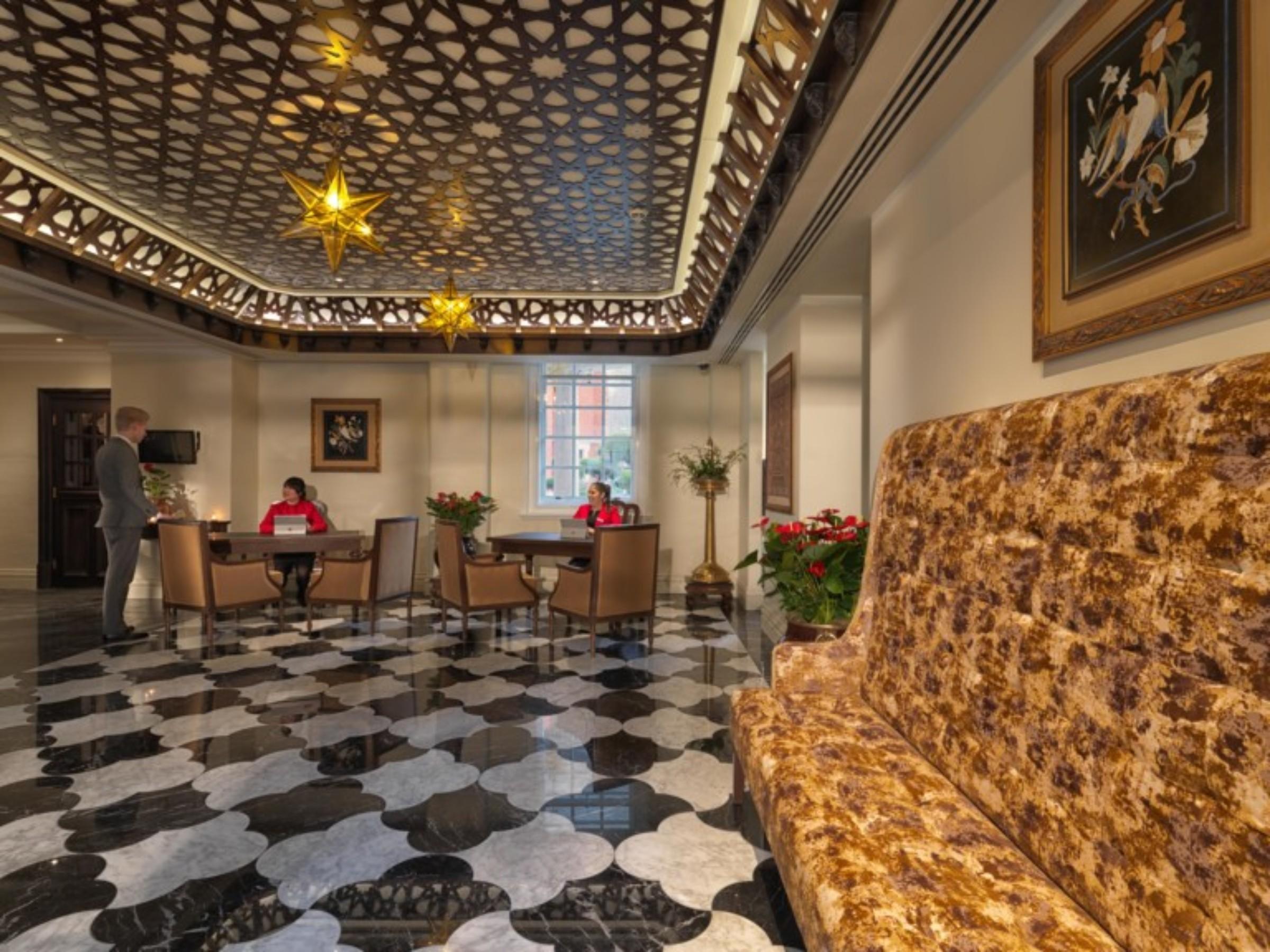 The Lalit London Londres Interior foto The lobby of the hotel